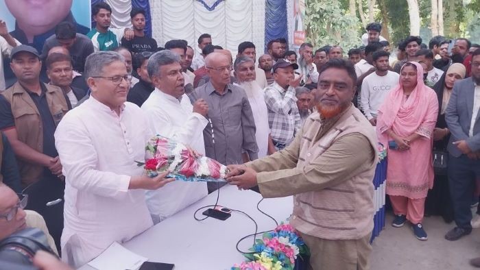 ফরিদপুরে ফের আ.লীগের শতাধিক নেতাকর্মীর বিএনপিতে যোগদান